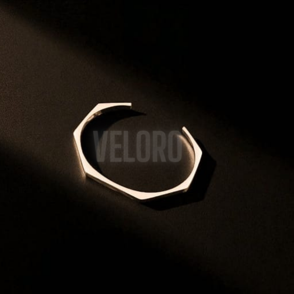 Silver ring with geometric design on a black background, featuring the brand 'VELORO'.